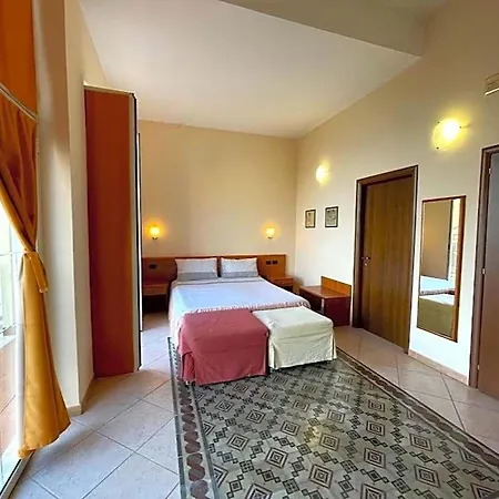 Gr Hotel