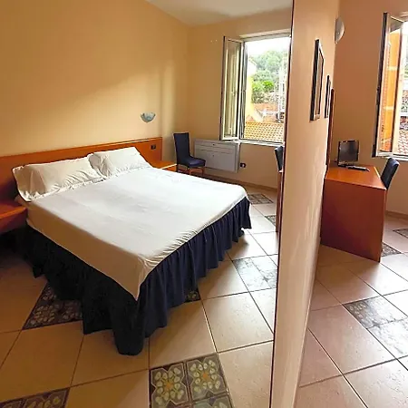 Gr Hotel 3*